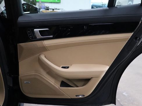 Used 2020 Porsche Panamera image 20