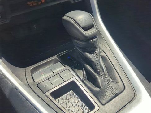 Used 2022 Toyota RAV4 XLE w/ Convenience Package FWD image 22