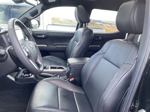 Used 2023 Toyota Tacoma Limited image 10