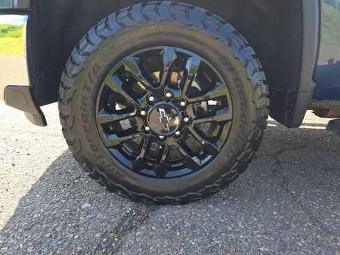 Used 2025 Chevrolet Silverado 3500 LTZ w/ LTZ Plus Package AWD/4WD image 10