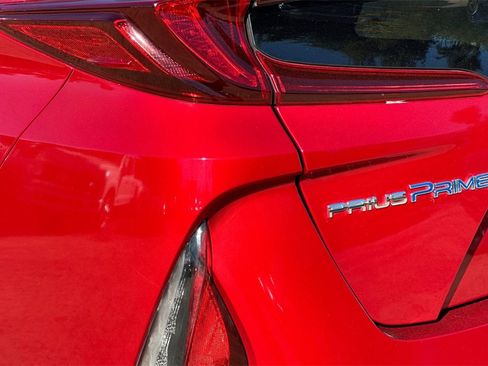 Used 2017 Toyota Prius Prime Premium image 27