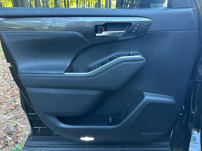 Used 2025 Toyota Highlander Platinum