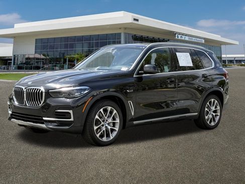 Used 2023 BMW X5 xDrive45e w/ Parking Assistance Package AWD/4WD image 5