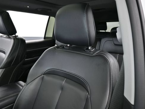 Used 2023 Jeep Grand Cherokee L Limited AWD/4WD image 17