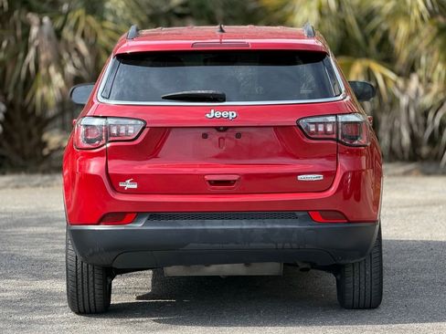 Used 2018 Jeep Compass Latitude FWD image 12
