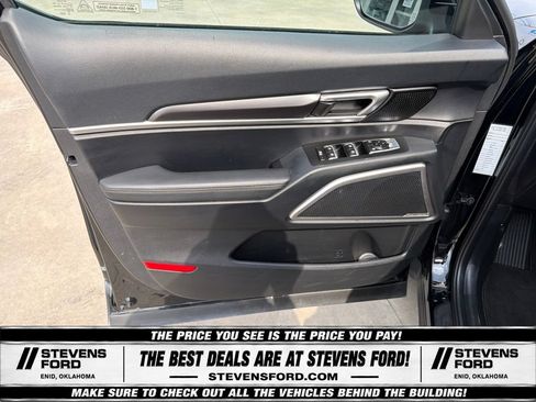 Used 2025 Kia Telluride S FWD image 19