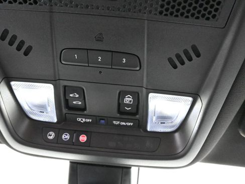 Used 2025 Cadillac XT6 Premium Luxury image 29