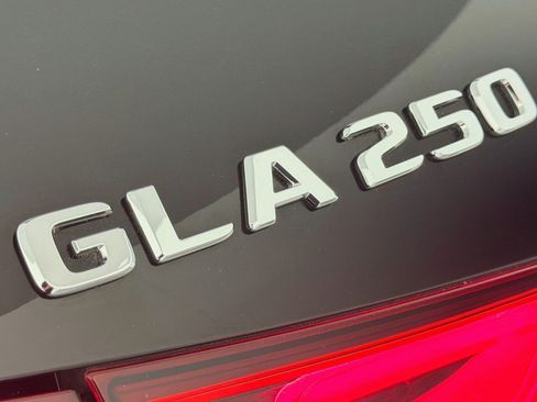 Used 2022 Mercedes-Benz GLA 250 image 9