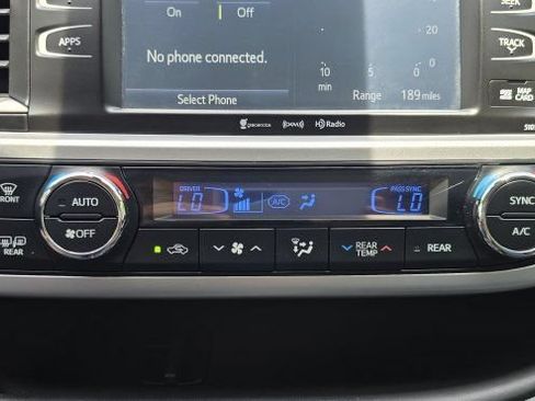 Used 2017 Toyota Highlander SE AWD/4WD image 24