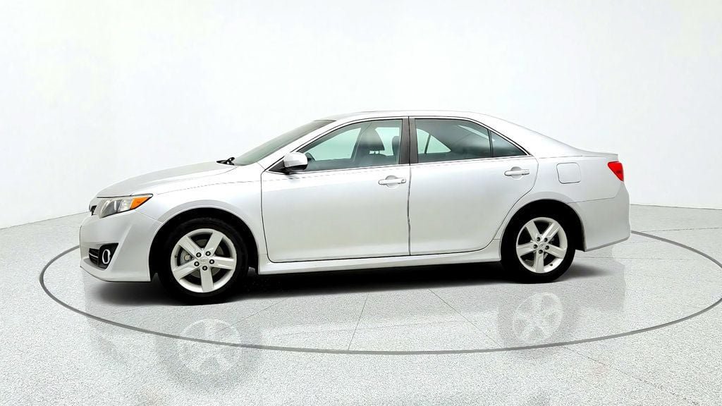 Used 2014 Toyota Camry SE FWD image 8