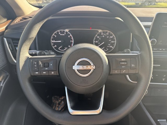 Used 2023 Nissan Rogue S AWD/4WD image 13