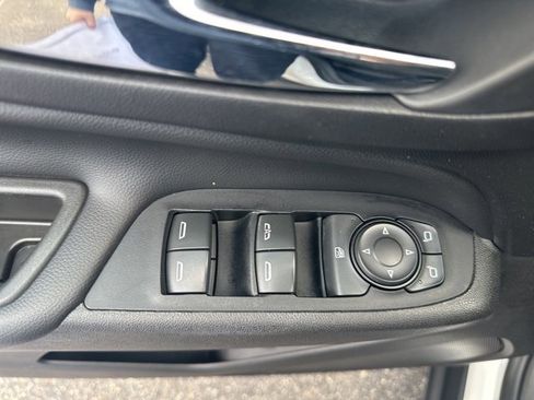 Used 2019 Chevrolet Equinox LT w/ Driver Convenience Package image 14