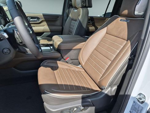 New 2026 GMC Yukon XL Denali Ultimate AWD/4WD image 19