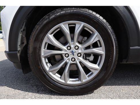Used 2022 Ford Explorer XLT w/ Equipment Group 202A RWD image 9