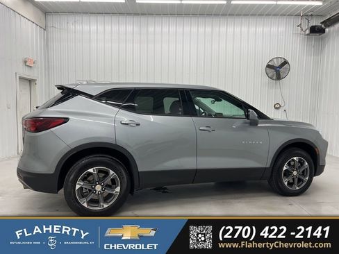 Used 2025 Chevrolet Blazer LT image 2