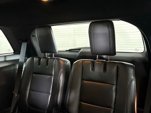 Used 2016 Ford Explorer XLT w/ Equipment Group 202A image 26