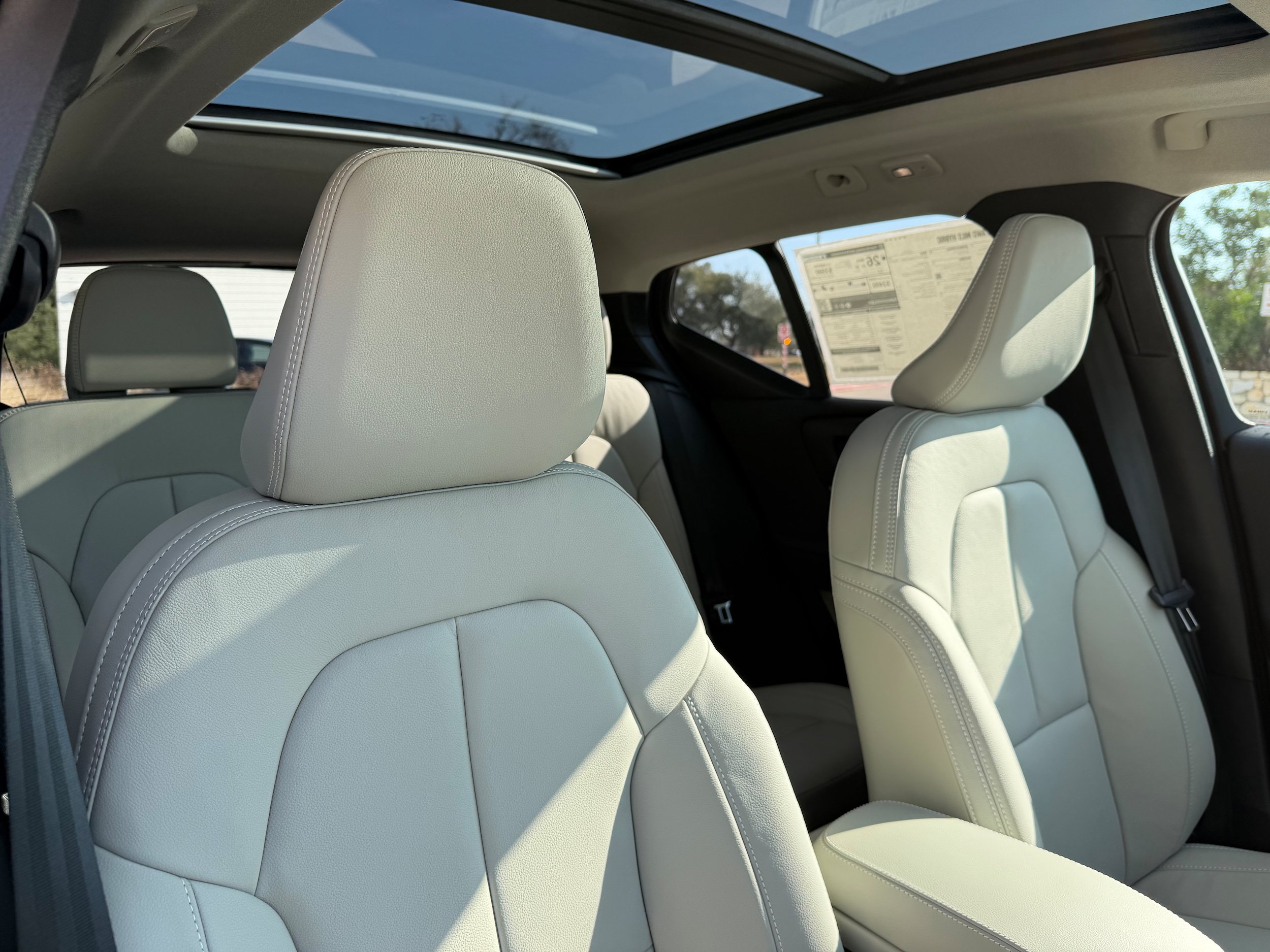 New 2026 Volvo XC40 B5 Plus w/ Protection Package Premier AWD/4WD image 9