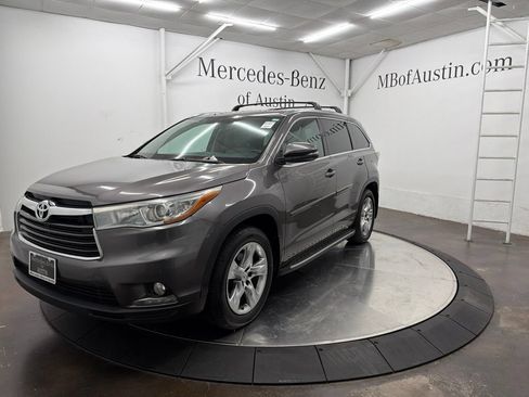 Used 2015 Toyota Highlander Limited FWD image 3