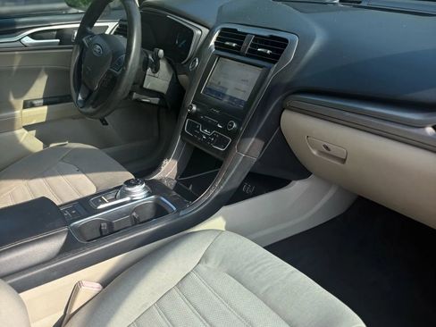 Used 2019 Ford Fusion SE image 36