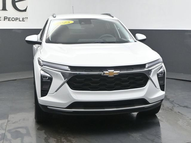 Used 2025 Chevrolet Trax LT FWD image 55