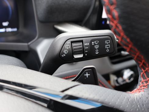 Used 2025 Ford Explorer ST image 17