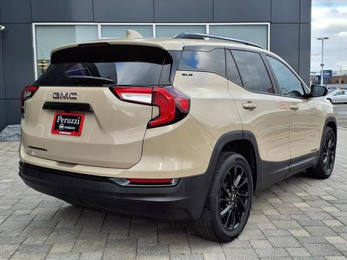 Used 2023 GMC Terrain SLE w/ Driver Convenience Package image 3