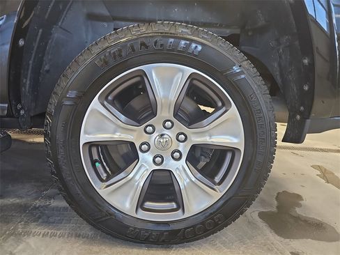 Used 2019 RAM 1500 Laramie image 31