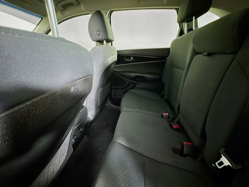 Used 2019 Kia Sorento S image 23