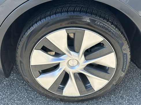 Used 2021 Tesla Model Y Long Range image 21