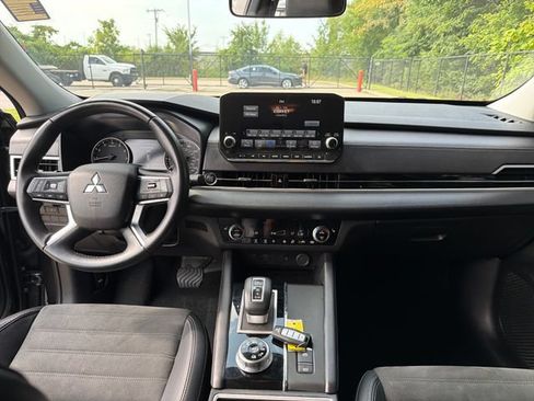 Used 2024 Mitsubishi Outlander SE AWD/4WD image 15