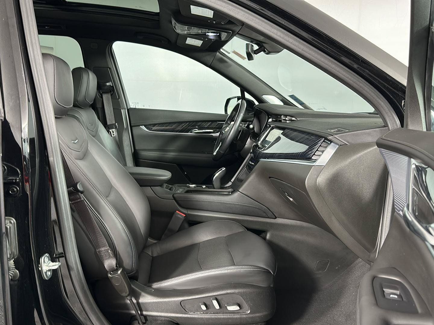 Used 2024 Cadillac XT6 Premium Luxury AWD/4WD image 35