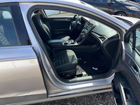 Used 2018 Ford Fusion SE image 30