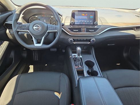 Used 2025 Nissan Altima 2.5 SV FWD image 11