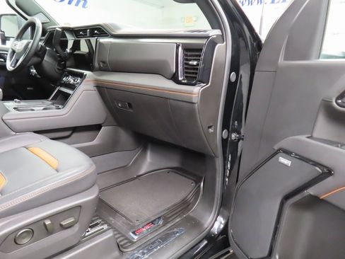 Used 2025 GMC Sierra 3500 AT4 image 35