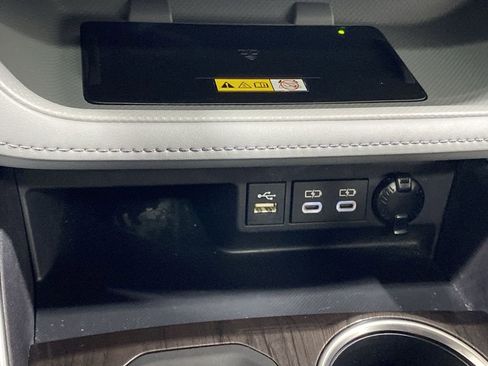 Used 2023 Toyota Highlander Limited image 17