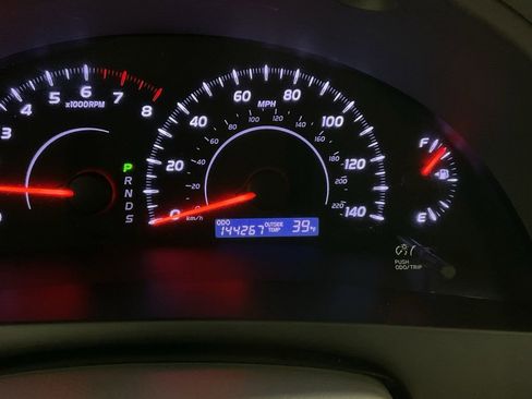 Used 2011 Toyota Camry LE image 29