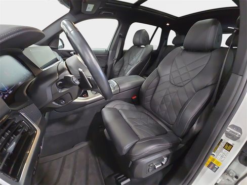 Used 2023 BMW X5 xDrive45e w/ M Sport Package image 12