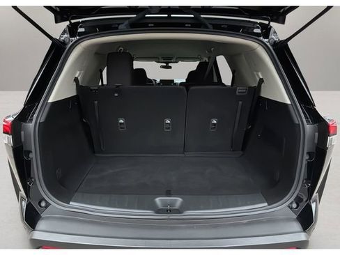 Used 2024 Nissan Pathfinder SV image 31