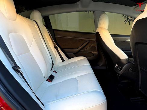 Used 2021 Tesla Model 3 Long Range image 16