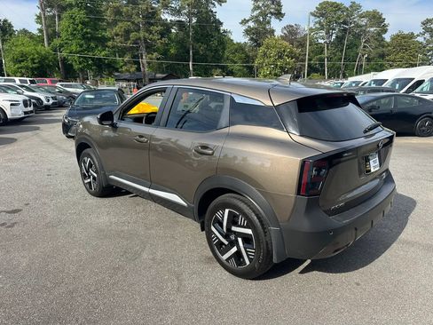 Used 2025 Nissan Kicks SV FWD image 7