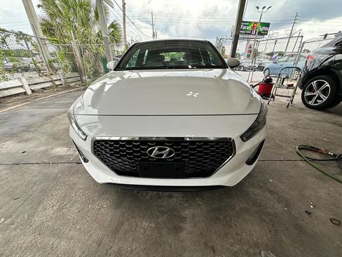 Used 2019 Hyundai Elantra GT FWD image 1