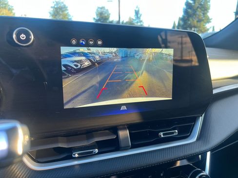 Used 2025 Chevrolet Equinox LT image 17