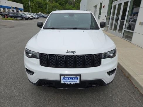 Used 2018 Jeep Grand Cherokee Laredo AWD/4WD image 13