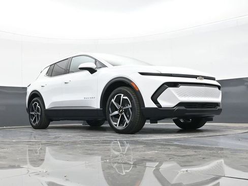 New 2026 Chevrolet Equinox EV LT image 48