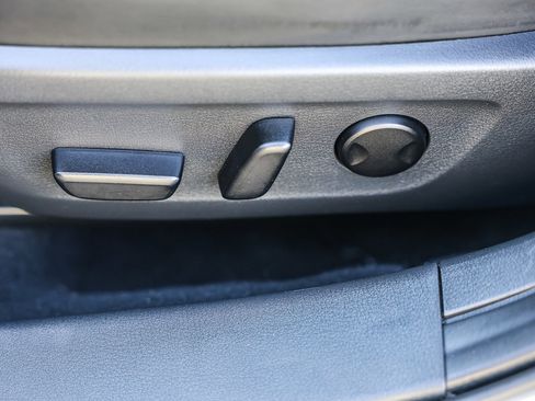 Used 2019 MAZDA MAZDA3 Hatchback w/ Preferred Package image 11