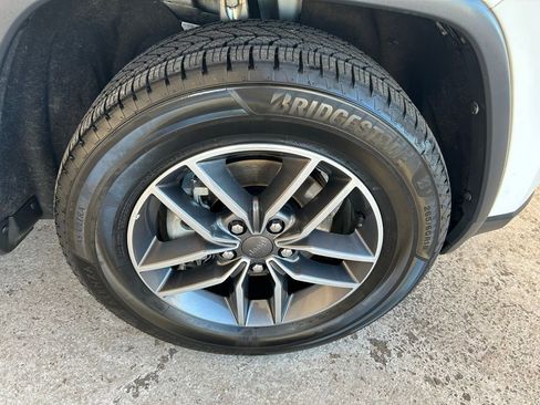 Used 2019 Jeep Grand Cherokee Limited image 13