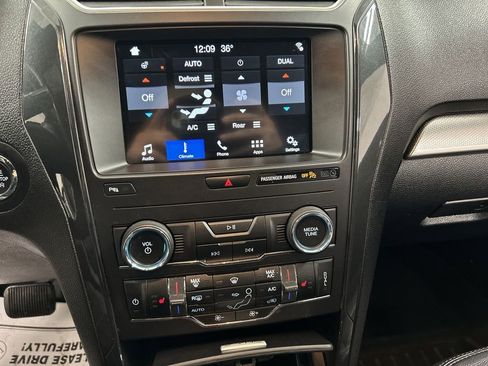 Used 2018 Ford Explorer XLT w/ Equipment Group 202A image 16