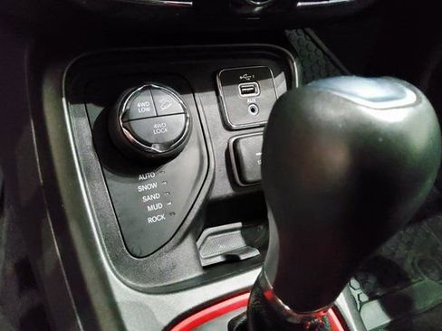 Used 2021 Jeep Compass Trailhawk image 28