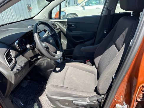 Used 2019 Chevrolet Trax LT w/ LPO, Protection Package FWD image 11
