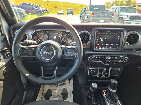 Used 2023 Jeep Gladiator Sport AWD/4WD image 20